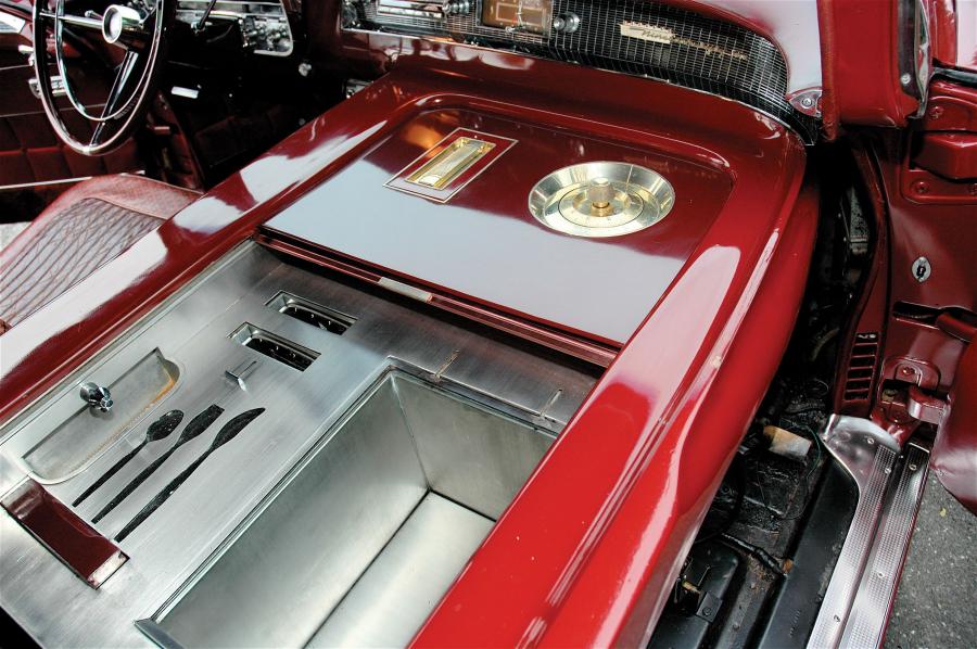  Cadillac Maharani Special Motorama Show Car 1956 года  (фото 2 из 27)